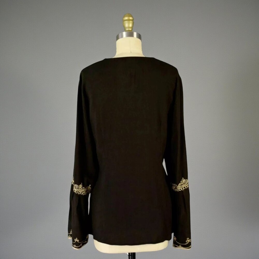 EMMA CAINE ROPE EMBROIDERY BLACK V-NECK SPLIT SLEEVE TOP - Picture 6 of 8